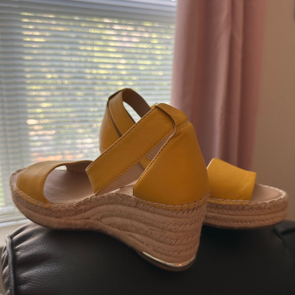 ESPADRILLE WEDGE PLATFORM SANDALS.